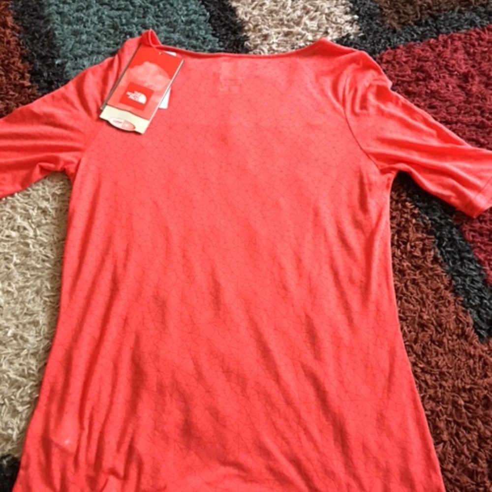 PRICE DROP - The North Face Tee